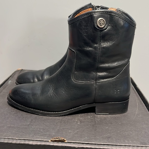 Frye melissa button short leather boots . Size 7.5 - Picture 3 of 10